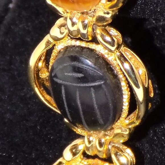 Vintage Ladies Lafayette Carved Semi-Precious Stone Scarab Mother-of-Pearl Watch - Picture 6 of 14